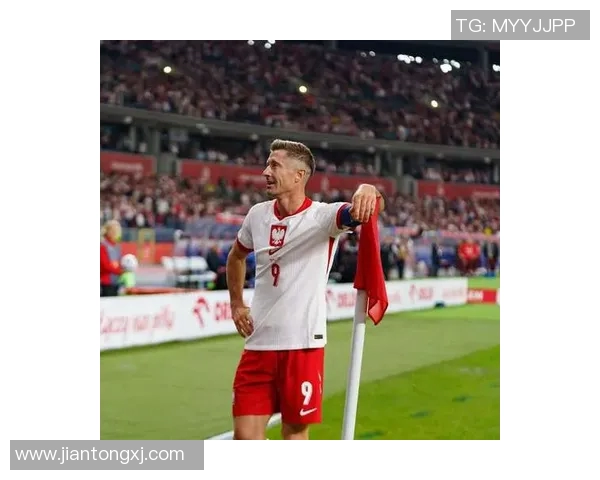 莱万状态火热欧冠赛场大放异彩射手榜领跑已成定局